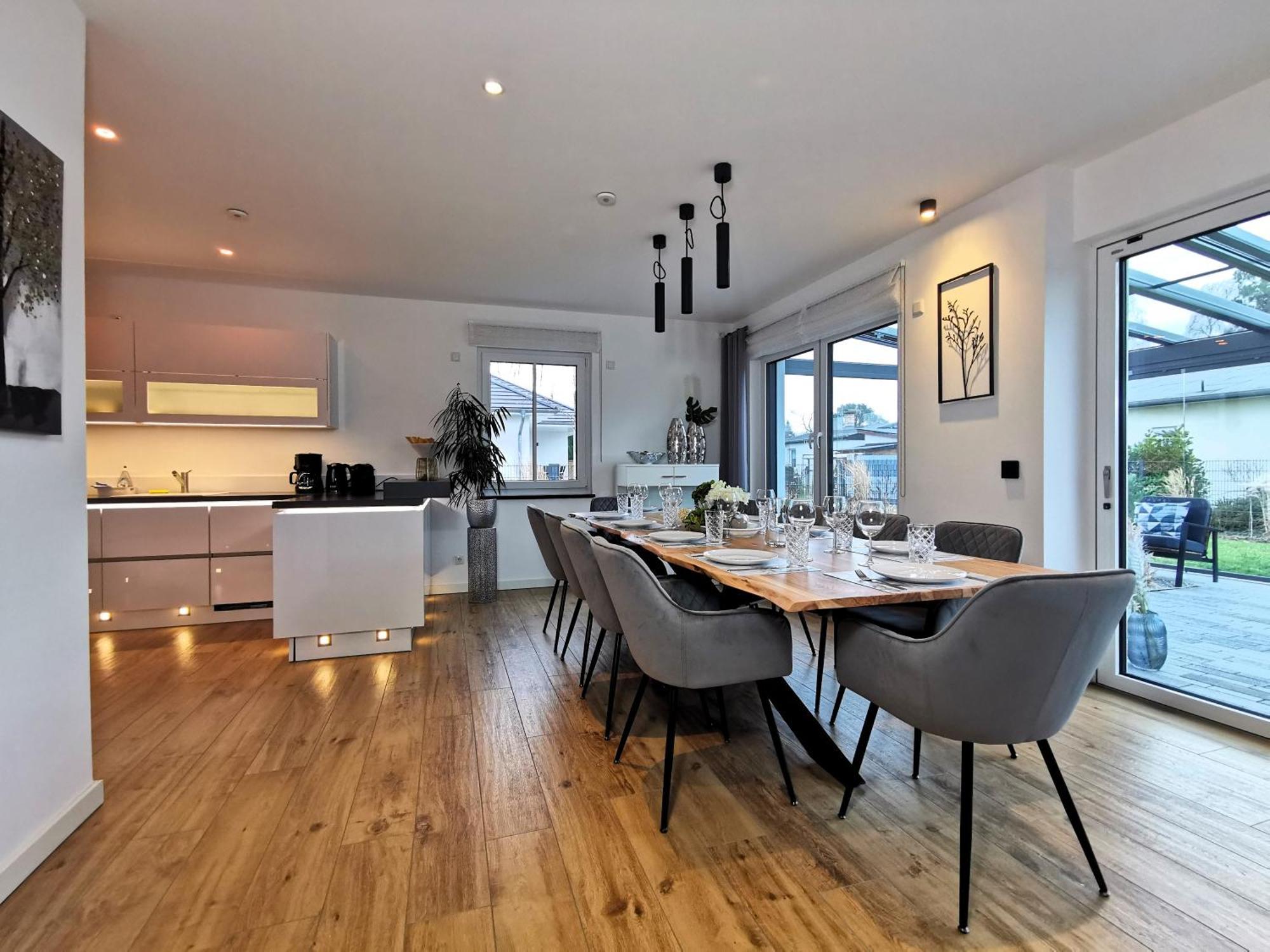 Bohnapartments Luxury Villa Berlin - 210Qm - Wintergarten - Kamin - 4 Kostenlose Parkplaetze - 6 Schlafzimmer - Neubau - Luxusausstattung Birkenwerder Exterior photo
