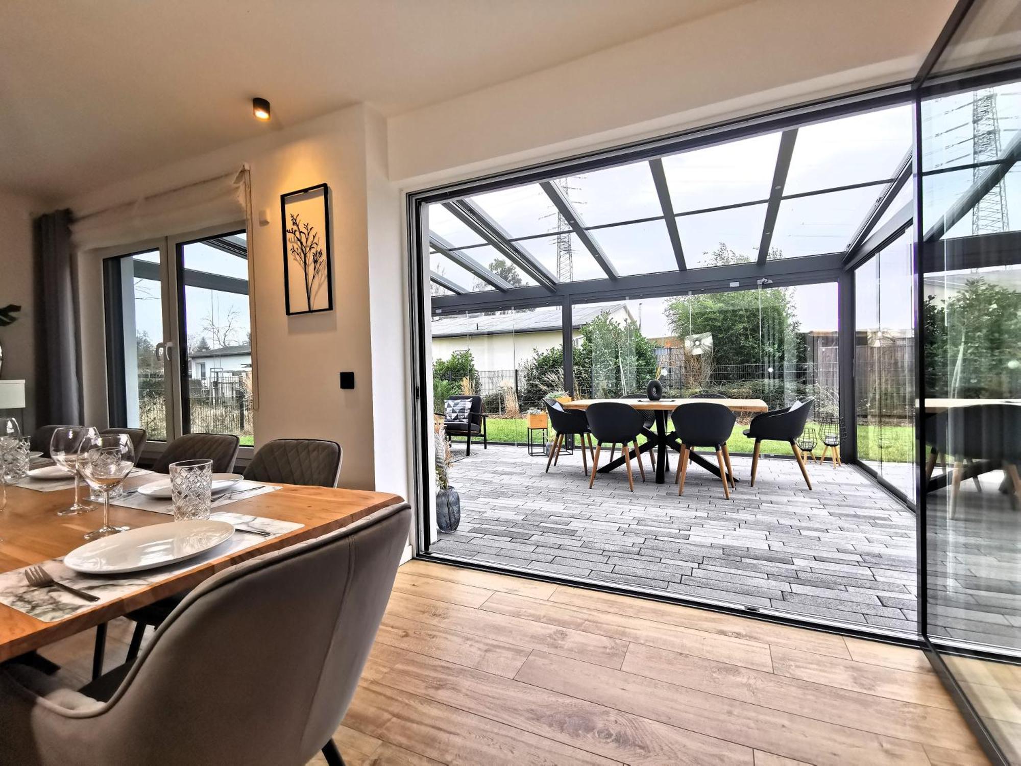 Bohnapartments Luxury Villa Berlin - 210Qm - Wintergarten - Kamin - 4 Kostenlose Parkplaetze - 6 Schlafzimmer - Neubau - Luxusausstattung Birkenwerder Exterior photo